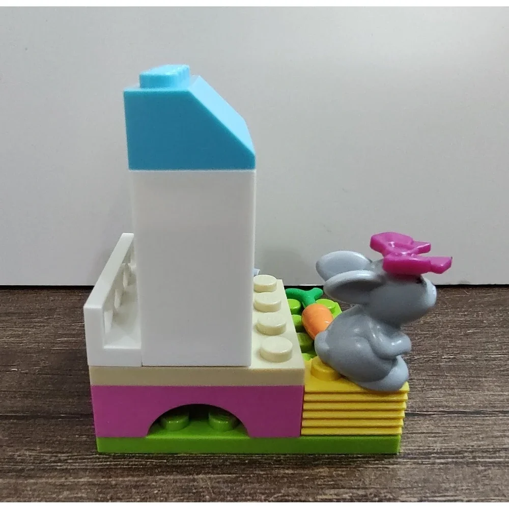 Lego Friends Junior Vet Clinic 10728 Gray Bunny Pen Carrot Bow Water Bottle Lot